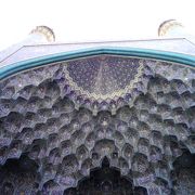 世界で最も美しいモスクのひとつ、エレガントなイマーム・モスク。
