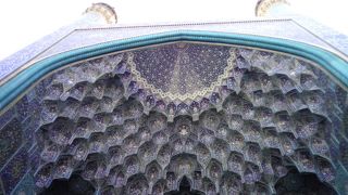 世界で最も美しいモスクのひとつ、エレガントなイマーム・モスク。