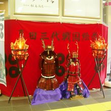 上田駅に飾ってありました。