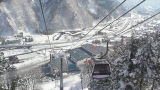 新幹線の駅から直結で超便利なスキー場