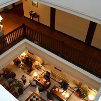 ３階吹き抜けから見下ろした階下の様子。