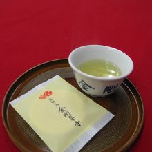 お茶とお菓子で一休み