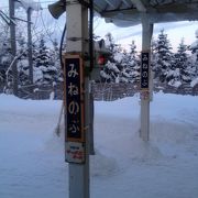 三笠市中心部にも比較的近い駅