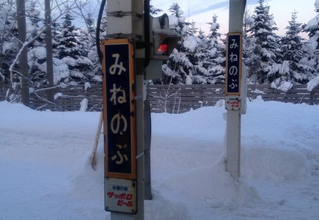 三笠市中心部にも比較的近い駅