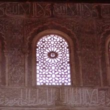 漆喰で装飾された窓