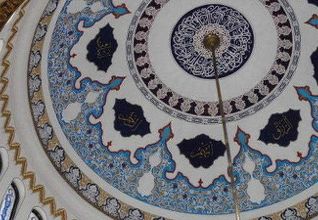 アブダビのグランド・モスクまで行く時間がない人にオススメです。