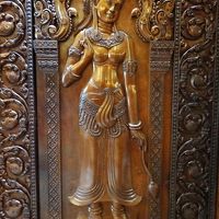 こちらもロビーにあるデヴァターのレリーフ