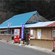 エサや飲み物が買える商店