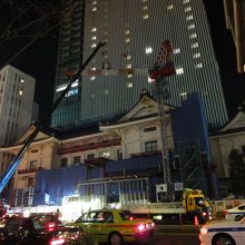 工事中の歌舞伎座。