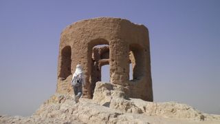 ゾロアスター教（拝火教）寺院遺跡、アーテシュガーフ