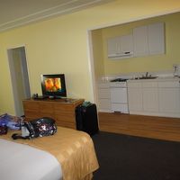 この写真のすぐ右手にドアがありました