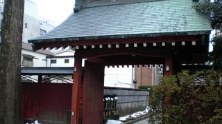 ここで除夜の鐘をついてミカンとお餅を頂いた後で、ツツ～と隣で年始・・・（吉祥寺流の年末始の作法）