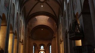 ケルン、トリアーと並ぶ、ドイツで３本の指に入る大聖堂