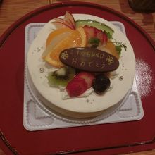 6名以上でサービスで頂いたバースディケーキ