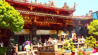 龍山寺★とっても華やかなお寺！神様もたくさん！