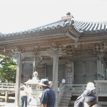 真冬はそうでもないかもしれませんが、訪れる人は多いです。