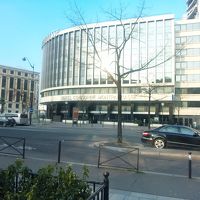 地下鉄から5分くらい路地を通ると特徴ある外観です。