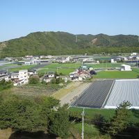 部屋から展望風呂に向かう廊下からの景色。かなりのどかです。