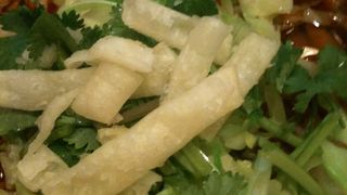 丸の内の気軽な刀削麺