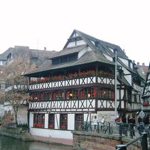 古くからのお店でいつもお花が綺麗