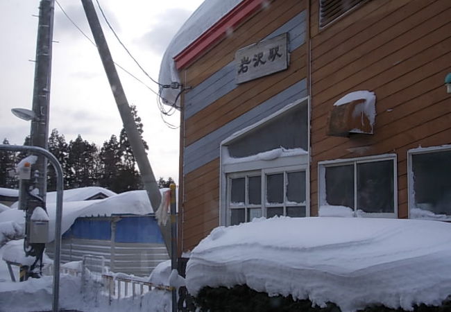 公民館と合築のお洒落な駅舎が印象的でした