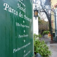 ここから歩いて数分のところにロビーがあります