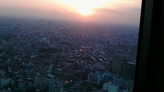 定番中の定番、高所からの眺めはいい気分転換！ショッピングの次いでに寄ってみよう。