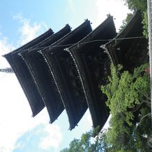 真下から見た五重塔
