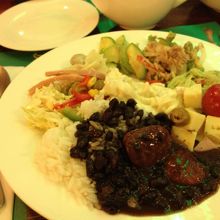 黒いのがフェイジョアーダ