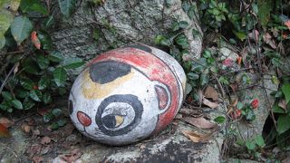 “猫”を探しながら坂道や階段を歩き回る