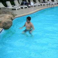 外のプールは、気持ちいい