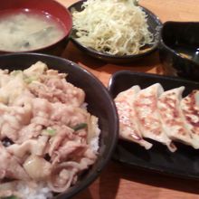 ここの餃子好きなタイプです。