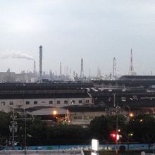 客室から見える風景（コンビナート）