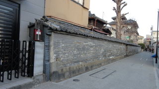 築地塀の有名なお寺です