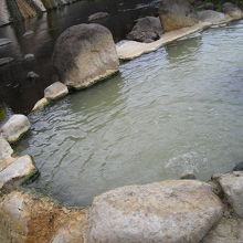 川沿いの露天風呂です