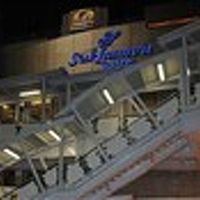 駅直結で便利です