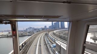 静かで振動が少ない電気電車、レインボーブリッジのループも楽しい！