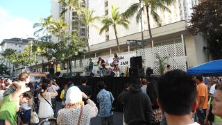 ワイキキのメインストリート