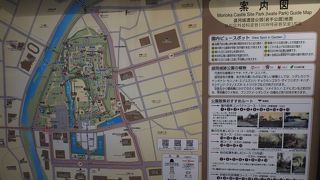 歌碑や博物館などがある