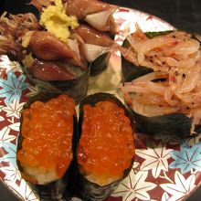 このくらい摘まんで、ビールとお味噌汁を飲んだら出国です。