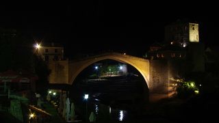 橋を見ながら食事を食べるのがベスト