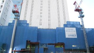 歌舞伎座の後ろに大きなビルが