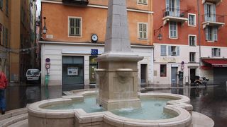 ニース旧市街のなかほどの大聖堂のある広場