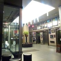 ロビーもファッション・コンシャスです