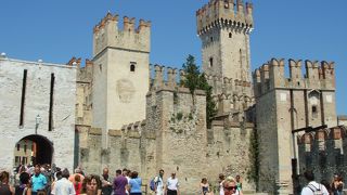 温泉保養地と古代遺跡のシルミオーネ