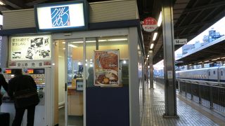 駅のホームで名古屋きしめん食べられます