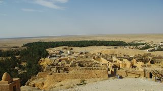 荒野の中の廃村跡