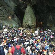 鍾乳洞にある寺　香寺