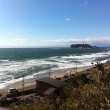 テラスから江の島が見えます。このあと富士山もみえました。