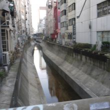 渋谷駅から２４６号線を抜けたところの明治通り沿い
